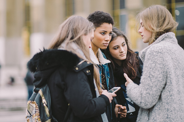 Неделя высокой моды в Париже, весна 2016: street style. Часть 3 (фото 10)