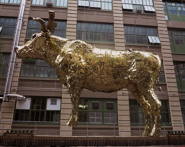 "Золотого быка" с деньгами разобьют в Бруклине (фото 2)