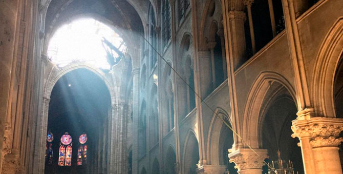 Архиепископ Парижа предложил установить в Нотр-Даме витражи современных художников