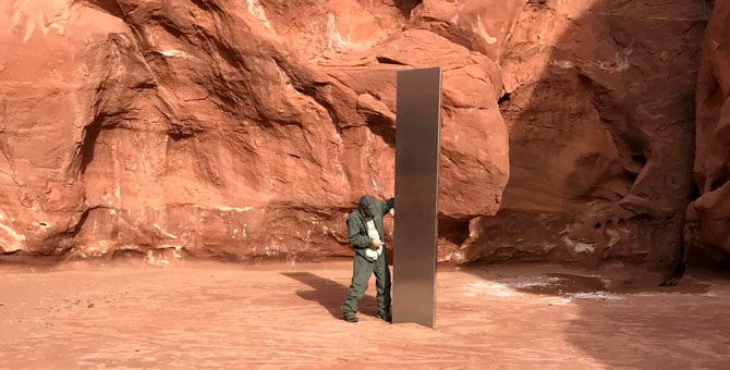 В пустыне Юты нашли металлическую плиту, как в «Космической одиссее» Стэнли Кубрика