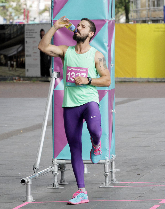 Шайа ЛаБаф 144 раза оббежал Городской музей Амстердама (фото 1)