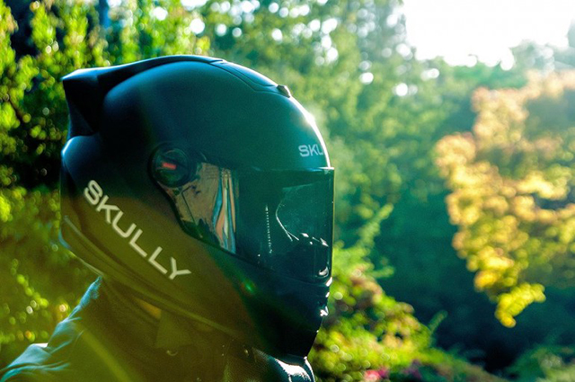 "Умный" мотоциклетный шлем с камерой заднего вида (фото 2)