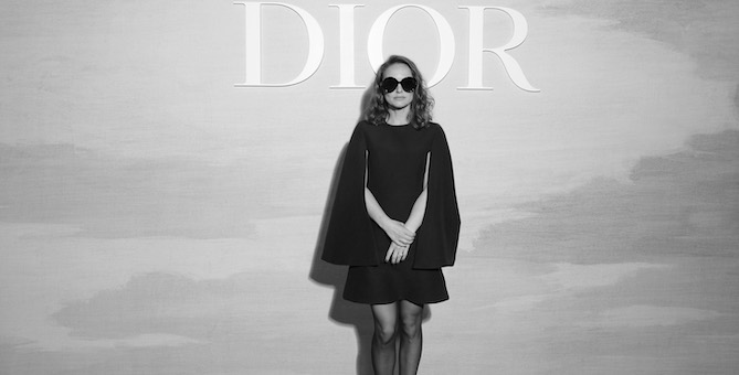 Натали Портман, Розамунд Пайк и другие гости показа Dior в Париже