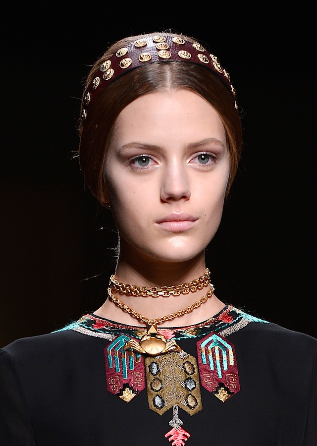 Valentino Тенденция: украшения для волос (фото 4)