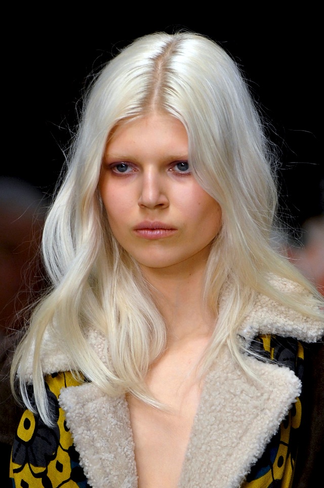 Красота в деталях: образы с показа Burberry Prorsum (фото 4)