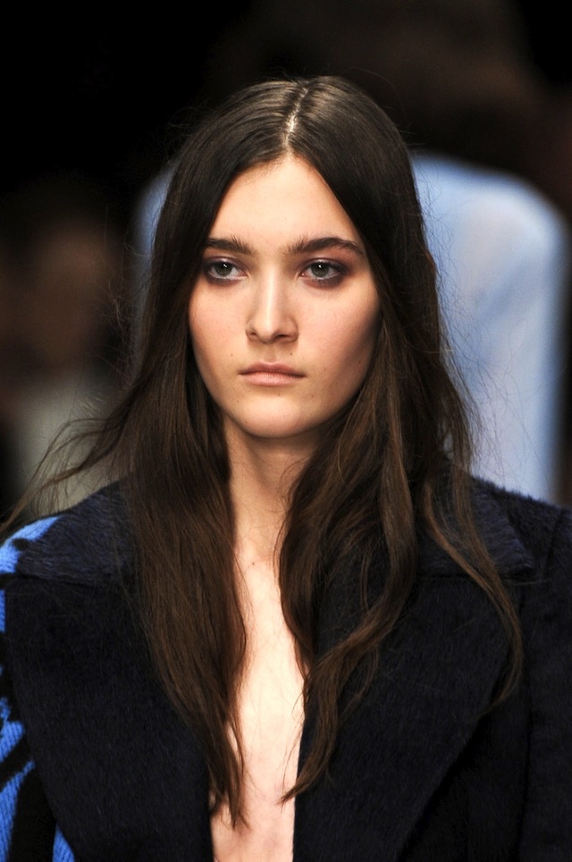 Красота в деталях: образы с показа Burberry Prorsum (фото 5)