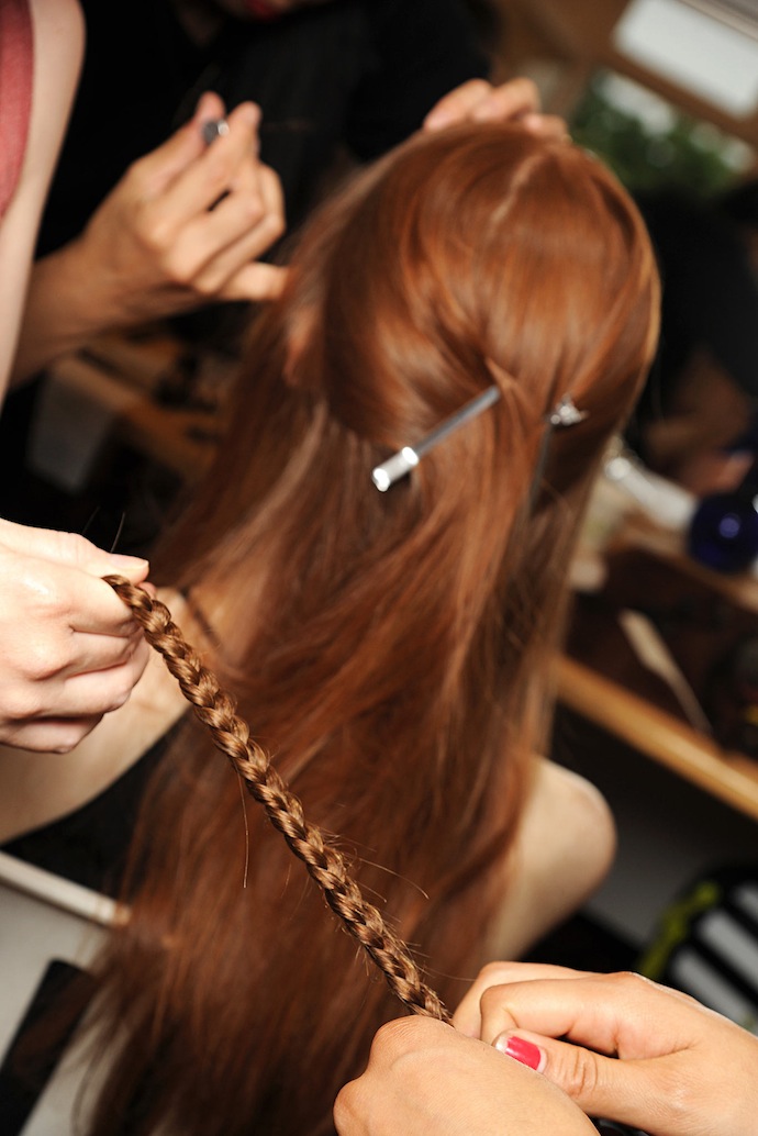 Красота в деталях: косы на показе Valentino Couture (фото 6)