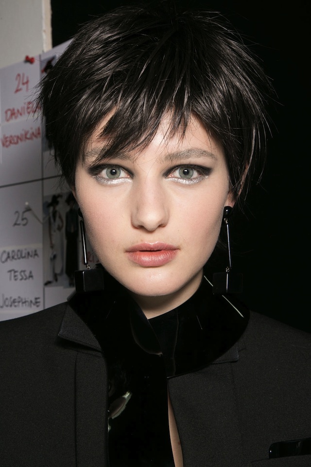 Красота в деталях: образы с показа Emporio Armani (фото 2)