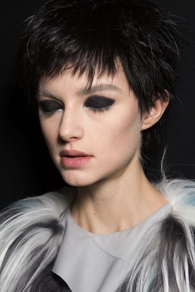 Красота в деталях: образы с показа Emporio Armani (фото 3)