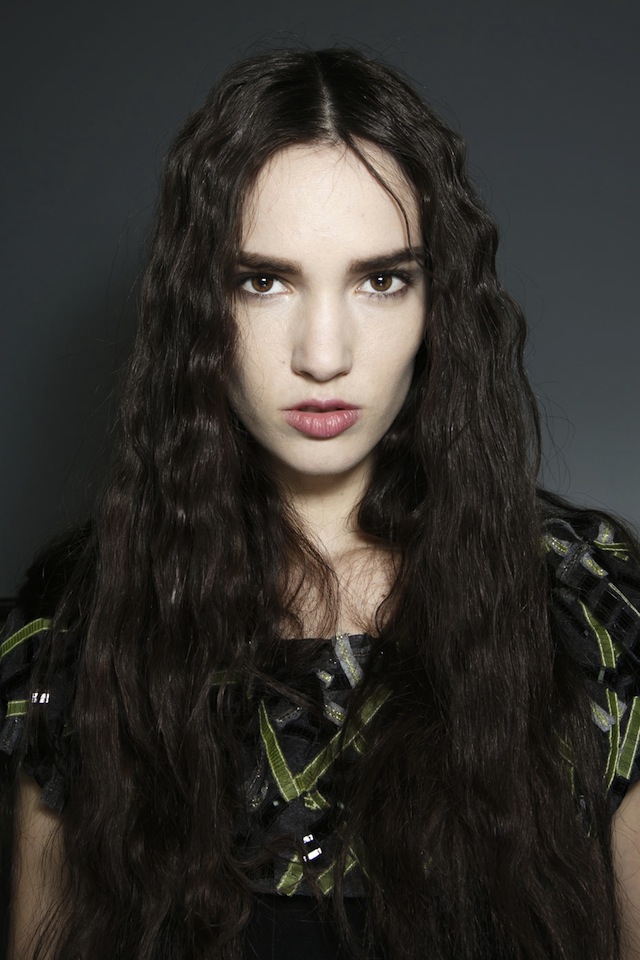 Красота в деталях: образы с показа Giorgio Armani (фото 5)