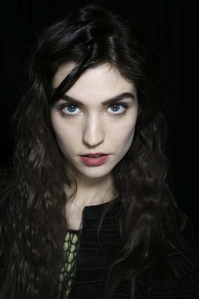 Красота в деталях: образы с показа Giorgio Armani (фото 3)