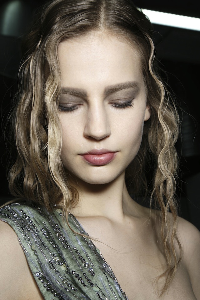 Красота в деталях: образы с показа Giorgio Armani (фото 1)