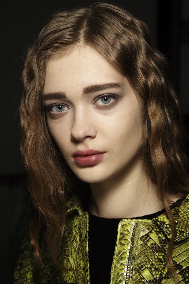 Красота в деталях: образы с показа Giorgio Armani (фото 4)