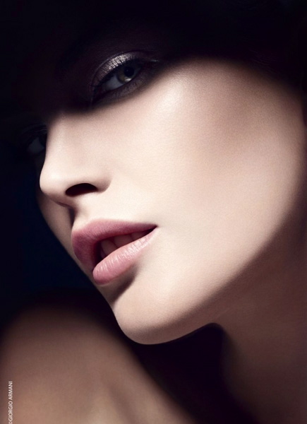 Реклама Luminous Silk Foundation и Fluid Sheer Реклама Luminous Silk Foundation и Fluid Sheer