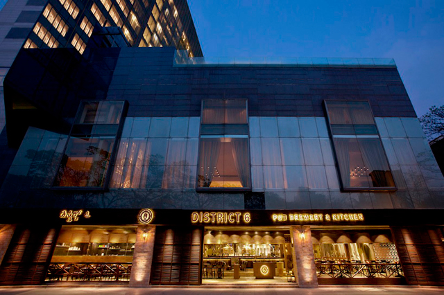 Ресторан-пивоварня "District 6" в индийском городе Бангалор (фото 5)