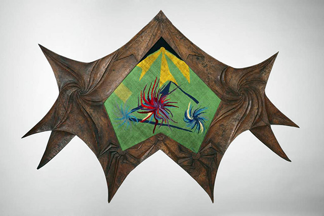 Настенный ковер в резной деревянной раме, диз. Дж. Людехер, ок. 1960, Franck Laigneau По следам Design Miami Basel: политика, винтаж и новые материалы (фото 3)