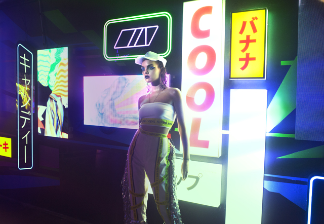 Неон и люди будущего в съемке Turbo_Yulia (фото 1)