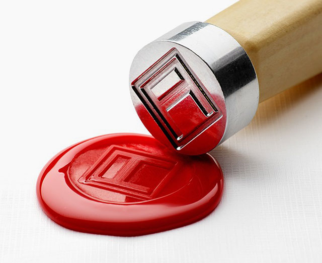 Louis Vuitton посвятил своим витринам книгу (фото 2)