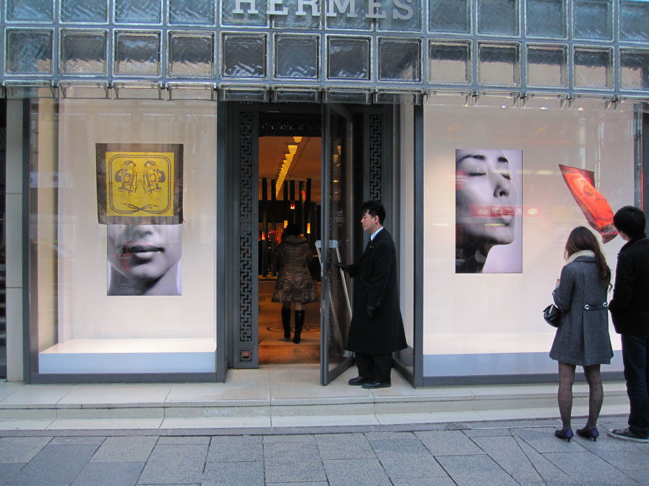 Топ-5 лучших витрин бутика Hermes в Токио (фото 6)