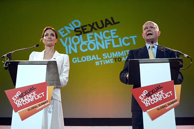 Анджелина Джоли открыла саммит, посвященный сексуальному насилию (фото 1)