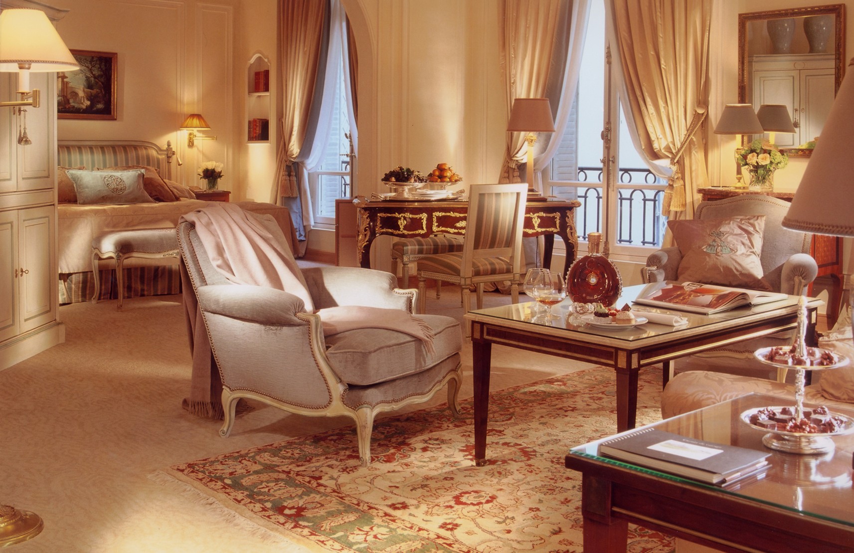 Отель Plaza Athénée отмечает 100-летие (фото 1)