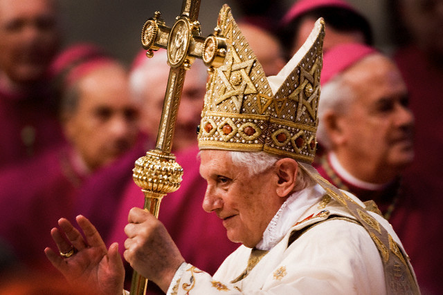 Папа Римский Бенедикт XVI оставит престол (фото 2)