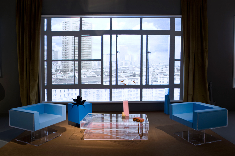 "Игрушечная" мебель на показе Prada (фото 6)