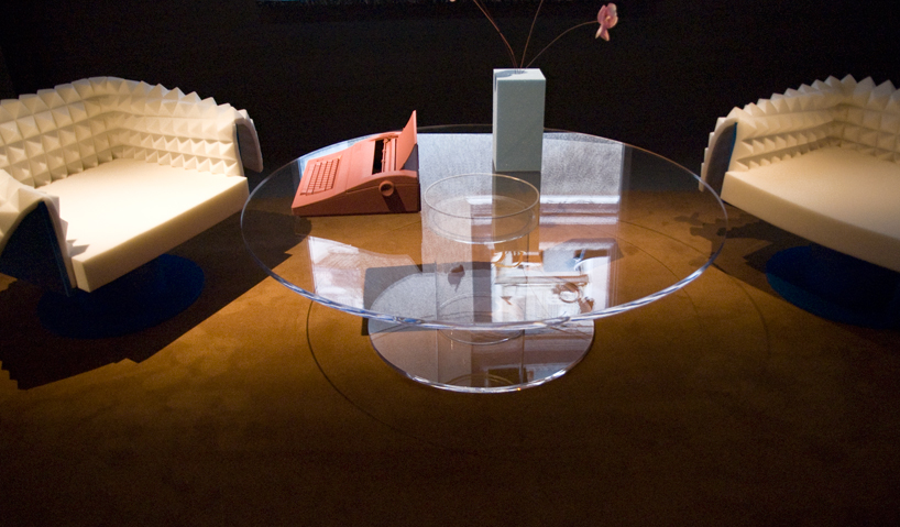 "Игрушечная" мебель на показе Prada (фото 3)