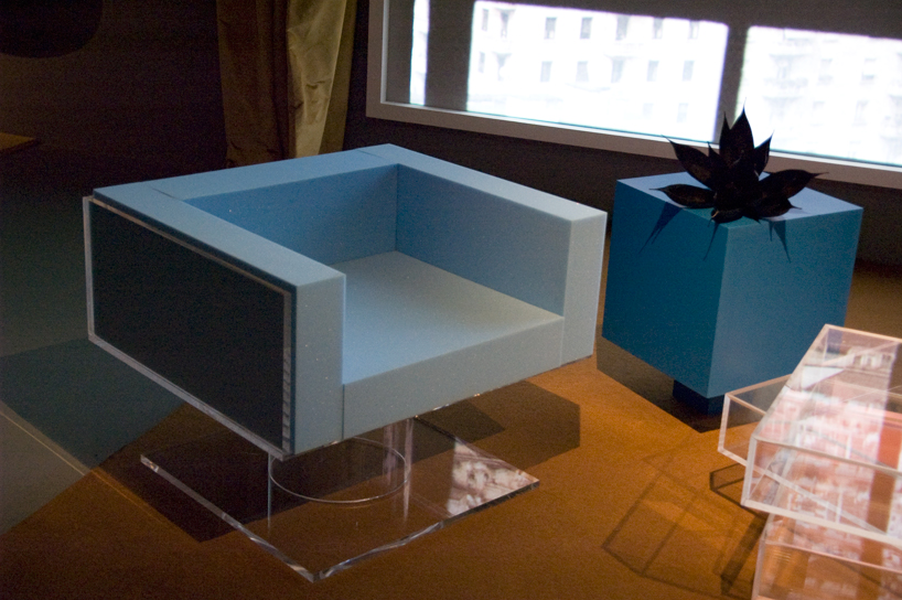 "Игрушечная" мебель на показе Prada (фото 4)