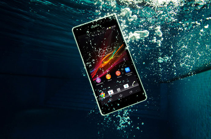 Sony представляет смартфон Xperia ZR Waterproof (фото 1)