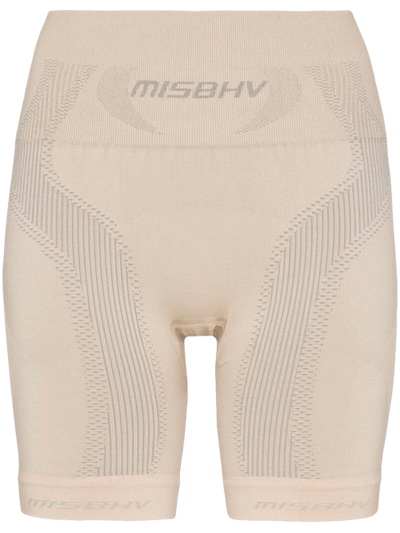 25 спортивных вещей, которые выглядят модно (фото 8)