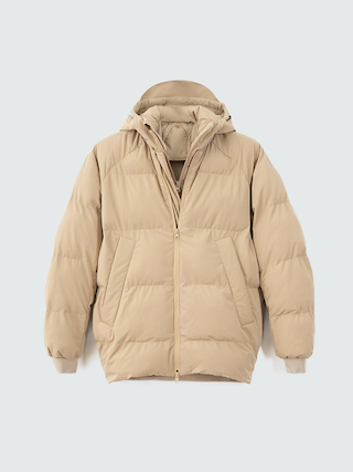 Неоновая балаклава и варежки на резинке: выбираем новогодние подарки у российских марок (фото 1)