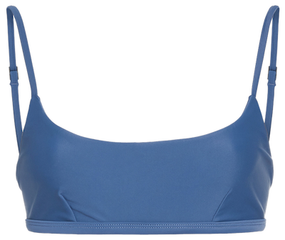 Как жить в эпоху повышенной тревожности? Рекомендация Pantone: в оттенке classic blue (фото 8)