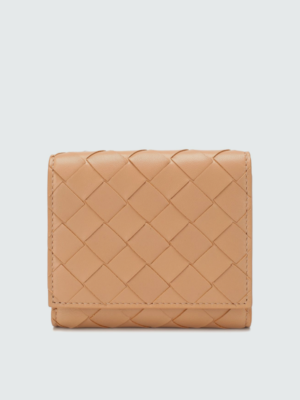 Необычная форма, яркий принт и экзотическая кожа: 15 сумок на весну и лето (фото 19)