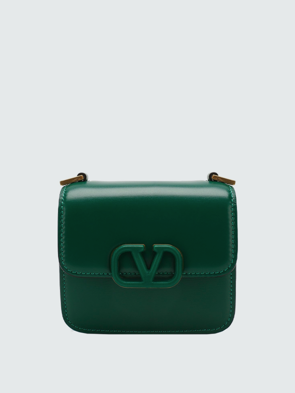 Необычная форма, яркий принт и экзотическая кожа: 15 сумок на весну и лето (фото 8)