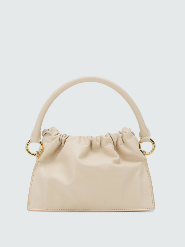 Необычная форма, яркий принт и экзотическая кожа: 15 сумок на весну и лето (фото 13)