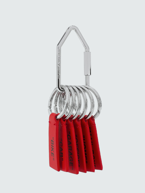 Необычная форма, яркий принт и экзотическая кожа: 15 сумок на весну и лето (фото 16)