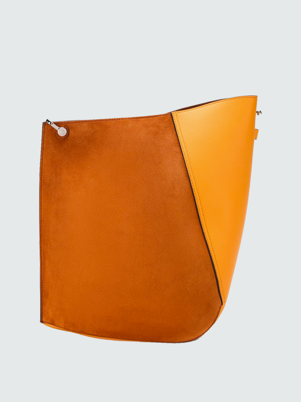 Необычная форма, яркий принт и экзотическая кожа: 15 сумок на весну и лето (фото 6)