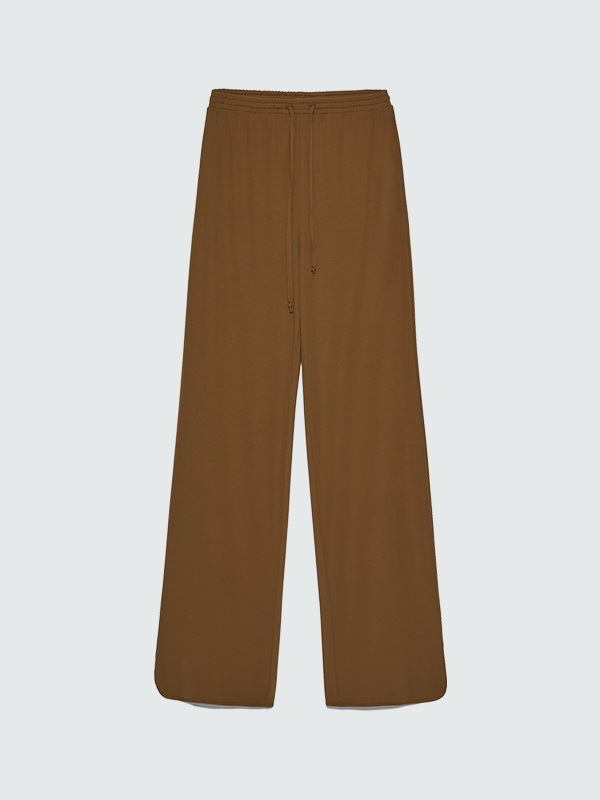 Готовимся к выходу после изоляции. Вот 20 реабилитационных брюк — суперудобных, как пижама (фото 5)