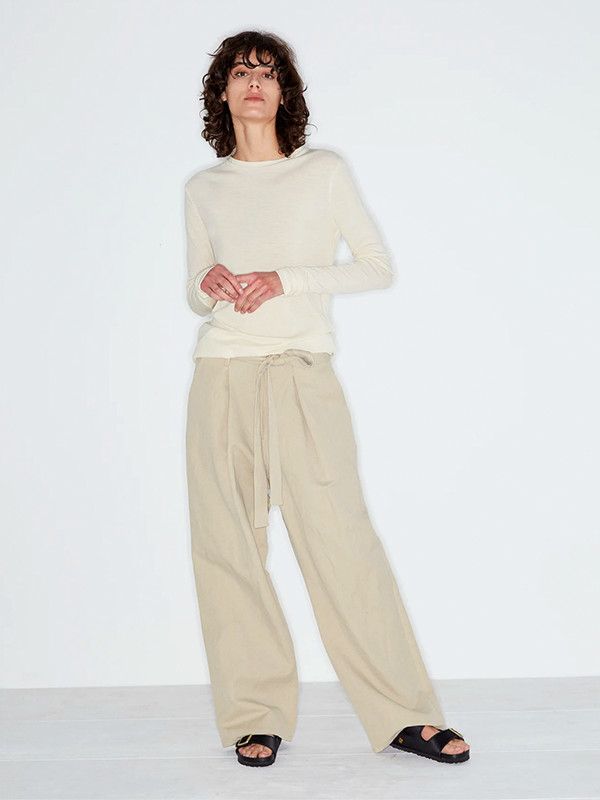 Готовимся к выходу после изоляции. Вот 20 реабилитационных брюк — суперудобных, как пижама (фото 13)