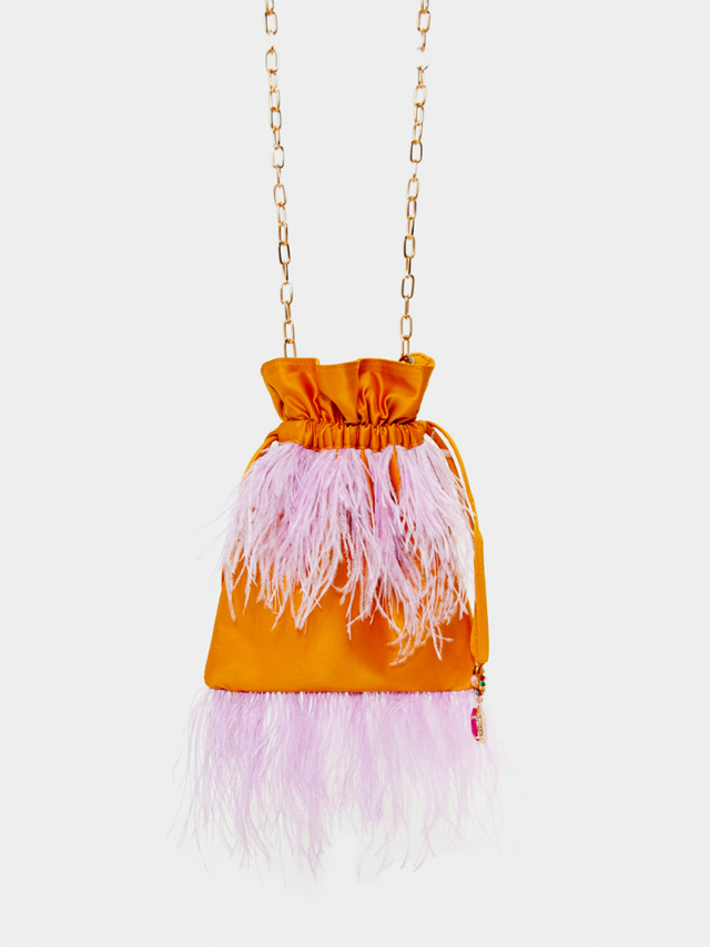 Если всего одна сумка на лето — то атласная! (фото 12)