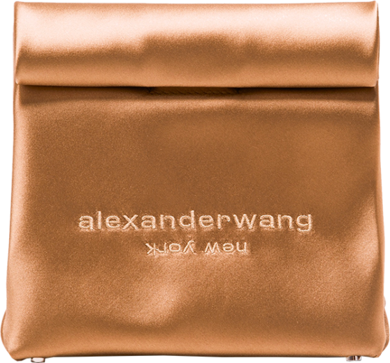 Если всего одна сумка на лето — то атласная! (фото 13)