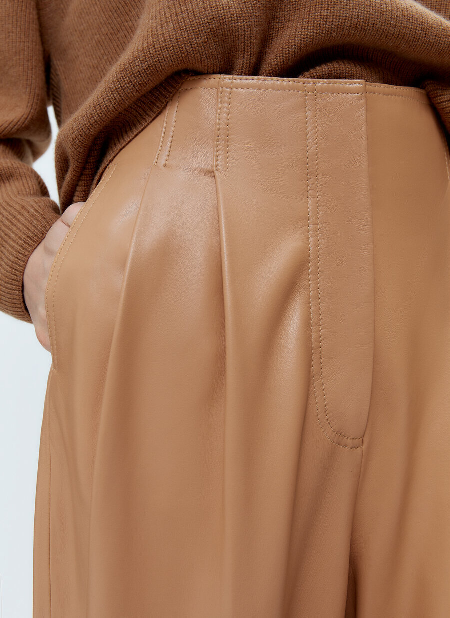 Осенне-зимняя коллекция Uterqüe: минимализм с акцентом на детали (фото 5)