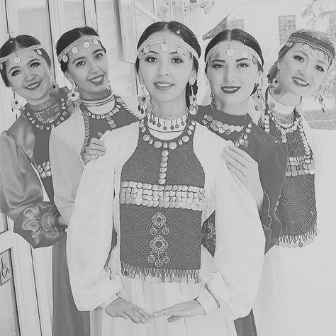 Андрей Артемов и Уфа. Признание в любви родным местам в коллекции WOS весна-лето 2021 (фото 7)