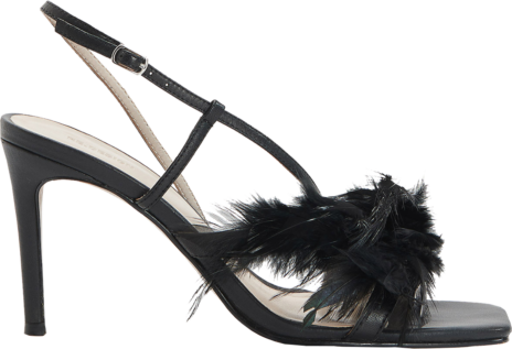 Парки-доспехи и успокаивающие куртки-облака: из чего состоит новая коллекция Reserved (фото 30)