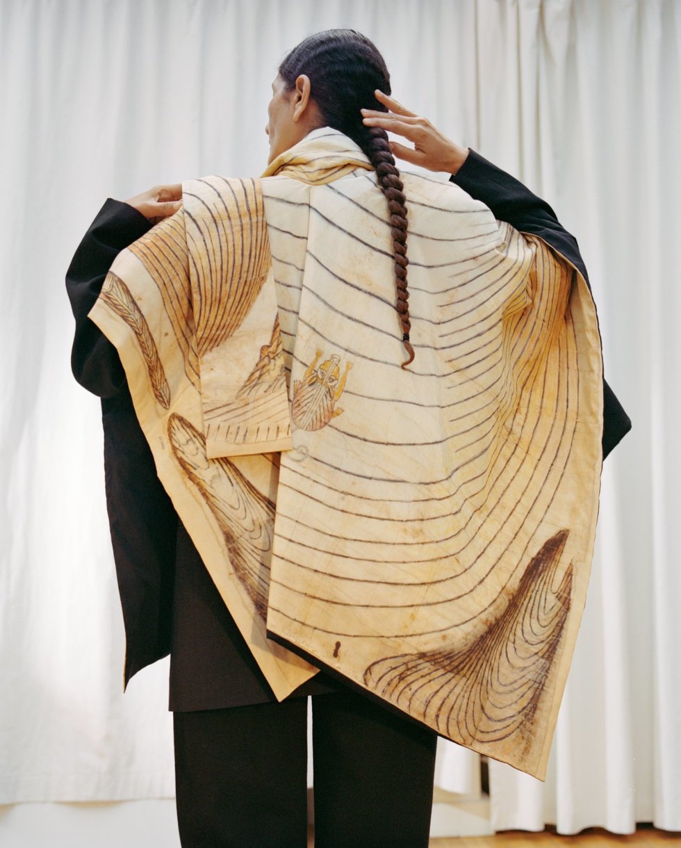 Что носить, пока музеи закрыты: 15 вещей, объединяющих искусство и моду (фото 5)