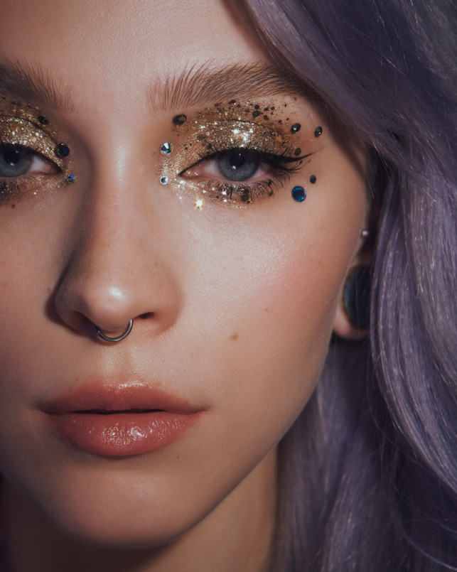 Сверкающий макияж для новогодней ночи: 4 образа от независимых визажистов (фото 1)