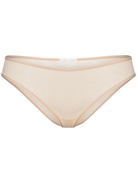 Как пережить слякотное межсезонье? Как вариант — остаться дома, в уютном костюме и тапочках (фото 17)