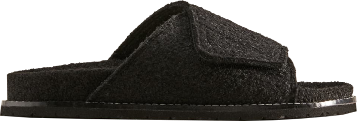 Как пережить слякотное межсезонье? Как вариант — остаться дома, в уютном костюме и тапочках (фото 11)