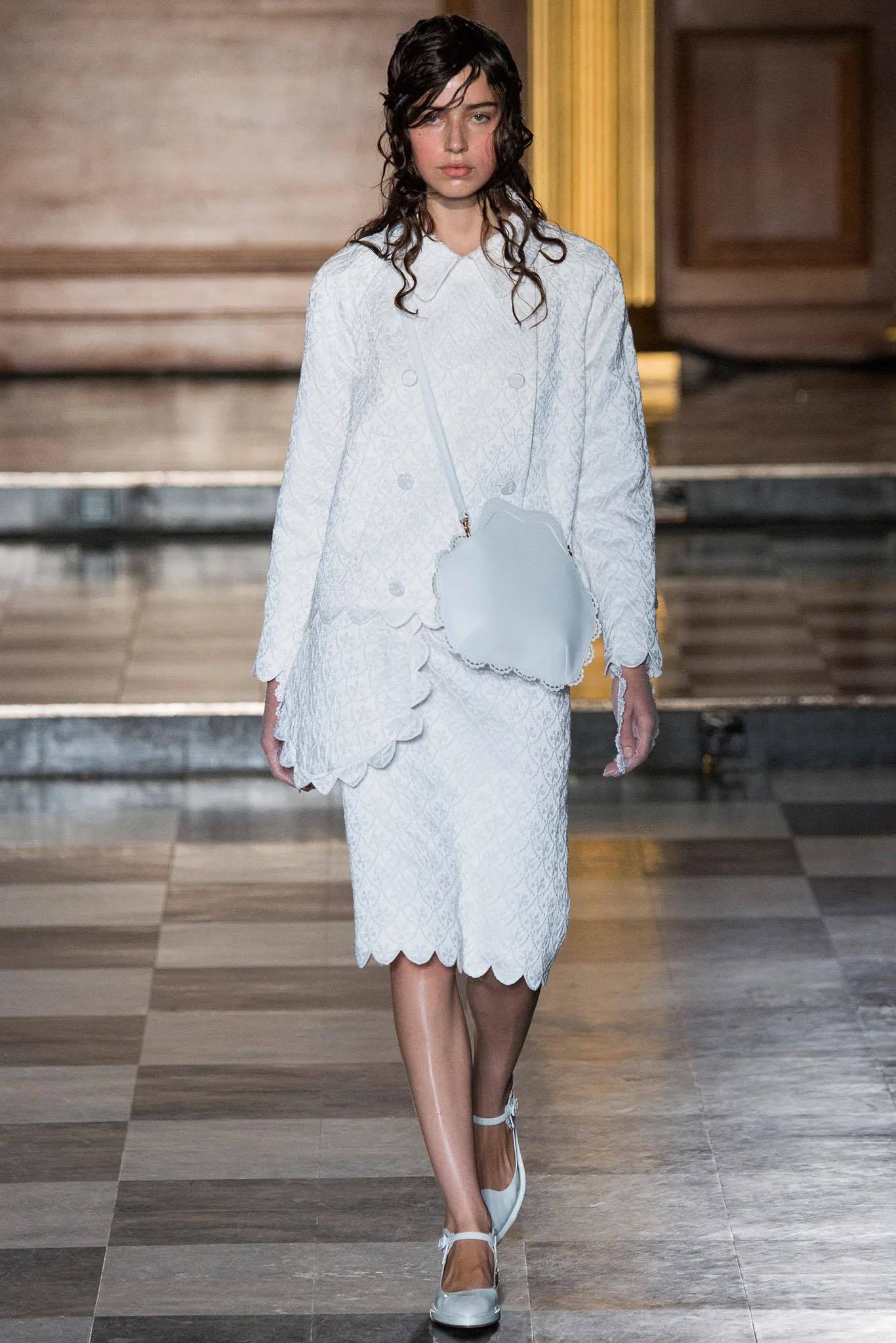 simone rocha история бренда. 63d18961be349586ce1012bf6de3386d. simone rocha история бренда фото. simone rocha история бренда-63d18961be349586ce1012bf6de3386d. картинка simone rocha история бренда. картинка 63d18961be349586ce1012bf6de3386d. 11 марта стартуют продажи совместной коллекции H&M и Симон Роша. Еще есть время выбрать между нежными платьями и блузками с жемчугом, а также узнать больше об ирландском дизайнере. simone rocha история бренда. 63d18961be349586ce1012bf6de3386d. simone rocha история бренда фото. simone rocha история бренда-63d18961be349586ce1012bf6de3386d. картинка simone rocha история бренда. картинка 63d18961be349586ce1012bf6de3386d. 11 марта стартуют продажи совместной коллекции H&M и Симон Роша. Еще есть время выбрать между нежными платьями и блузками с жемчугом, а также узнать больше об ирландском дизайнере.